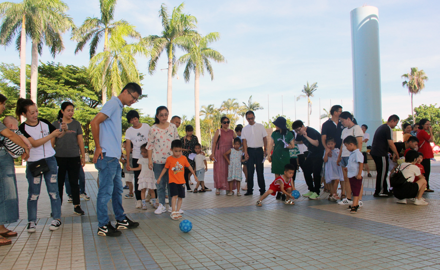 城建集团举办“六一”同乐会(图2)